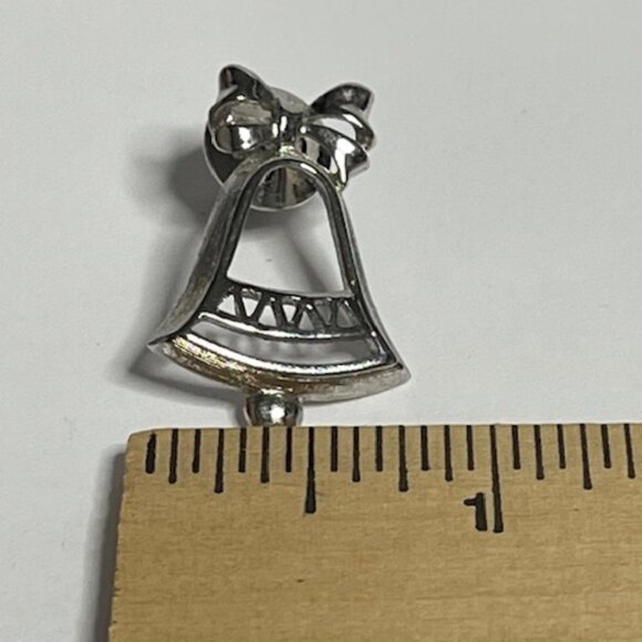 VTG AVON Christmas Bell Silver-Tone Lapel Vest Hat Backpack Pin 1981 - Picture 12 of 12